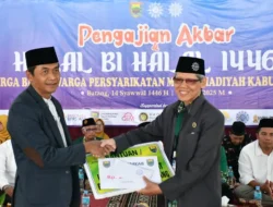 Wakil Bupati Batang serahkan dana dakwah