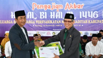 Wakil Bupati Batang serahkan dana dakwah