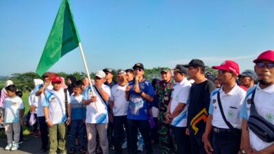 Wakil Bupati Batang lepas jalan sehat Milad Muhammadiyah ke-116