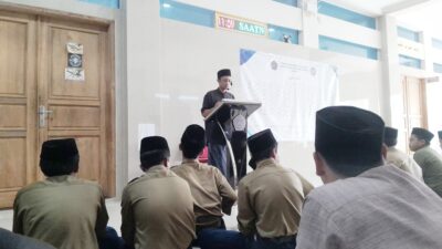 Khutbah Jumat di Aula MBS Limpung: Ustadz Ilyas Ajak Santri Hidupkan Semangat Iqra’.